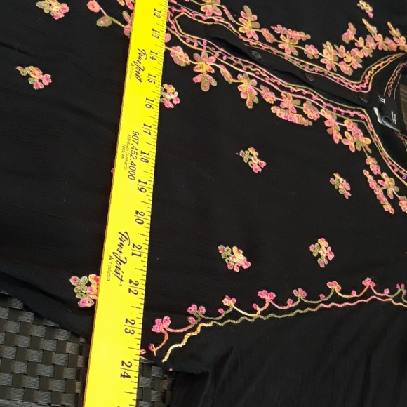 New MIB Black Embroidered Tunic with Peach Beading - Picture 8 of 10